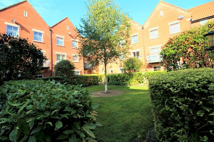 3 Bedroom Town House To Rent In Marine Court, Norwich, NR14