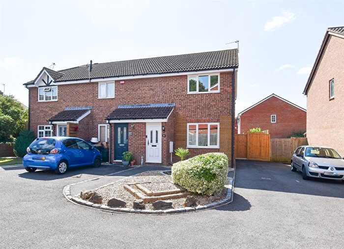 3 Bedroom End Of Terrace House To Rent In Hawkes Rd, Eccles, ME20