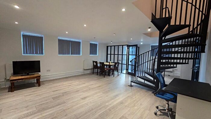 3 Bedroom Flat To Rent In Infirmary Road, Sheffield, S6