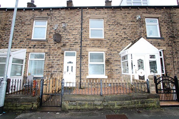 3 Bedroom Terraced House To Rent In Woodhall Avenue, Bradford, BD3