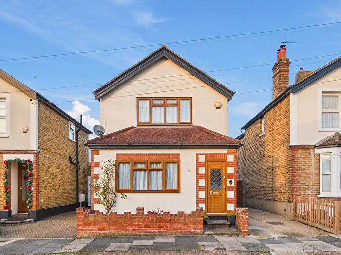 3 Bedroom Detached House For Sale In Tennyson Road, Ashford, Surrey, TW15
