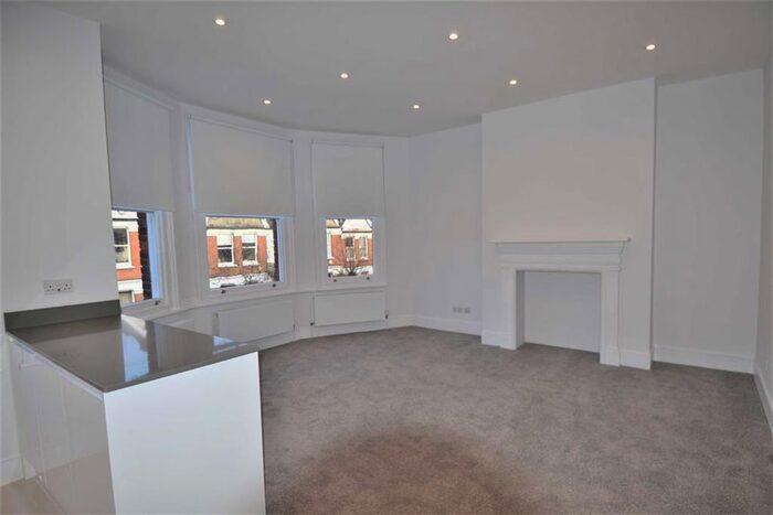 3 Bedroom Flat To Rent In Sedgemere Avenue, East Finchley, N2