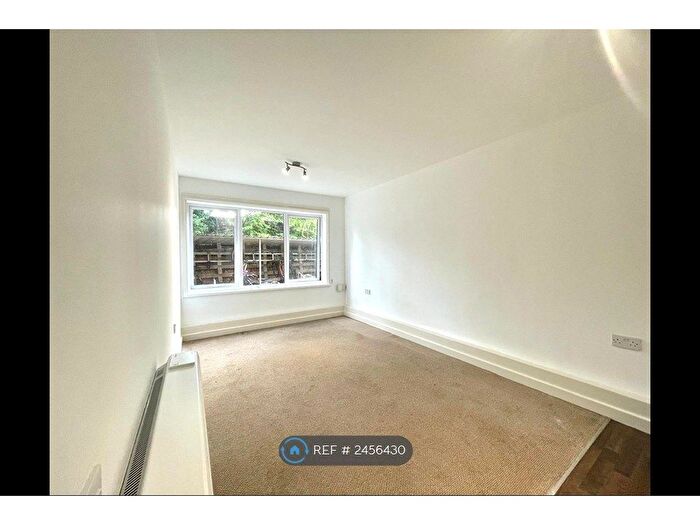 2 Bedroom Flat To Rent In Summerhill Court, Bristol, BS5