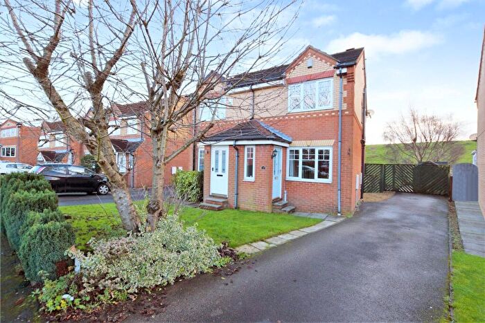 2 Bedroom Semi Detached House For Sale In Peacock Green, Morley, Leeds, LS27