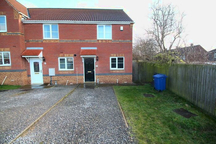 2 Bedroom End Of Terrace House To Rent In Kestral Drive, S64