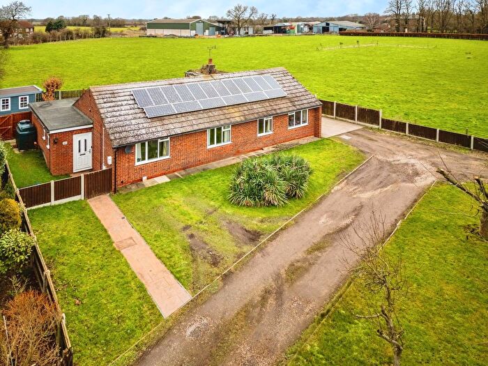 3 Bedroom Bungalow For Sale In Snaith Road, East Cowick, DN14
