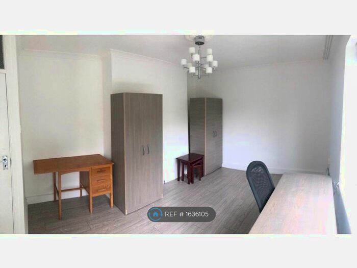 3 Bedroom Flat To Rent In Bennett Court, London, N7