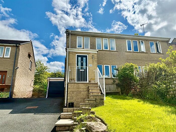 3 Bedroom Semi Detached House For Sale In Ingdale Drive, Wooldale, Holmfirth, HD9