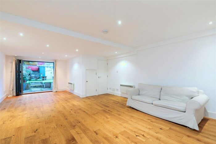 Studio To Rent In Caledonian Road, London, N1