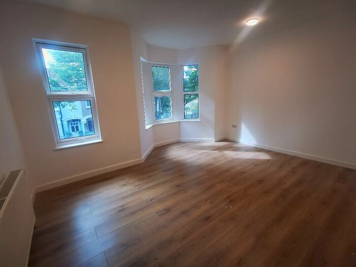2 Bedroom Flat To Rent In Kimberley Road, London, E11