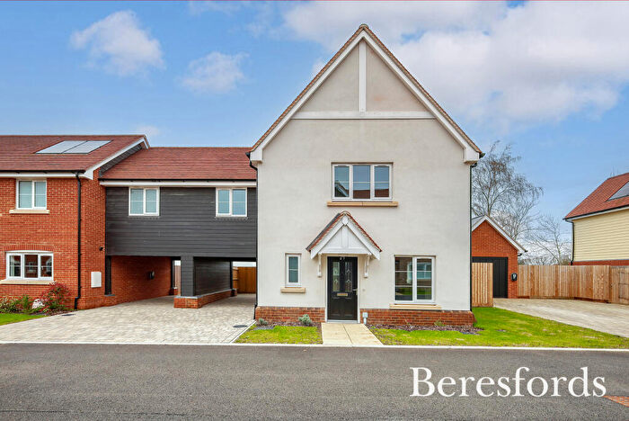 3 Bedroom Link Detached House For Sale In Watch House Green, Felsted, CM6