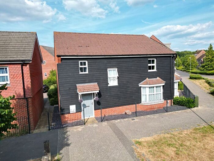 3 Bedroom Semi-Detached House For Sale In Sparrowhawk Way, Bracknell, Berkshire, RG12