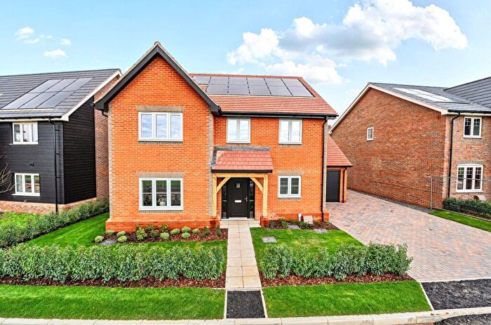 4 Bedroom Detached House For Sale In Hackney Way, Mortimer Common, Reading, Berkshire, RG7