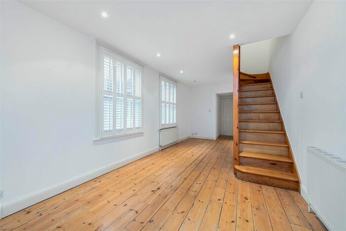 1 Bedroom Flat To Rent In Durham Road, Raynes Park, London SW20