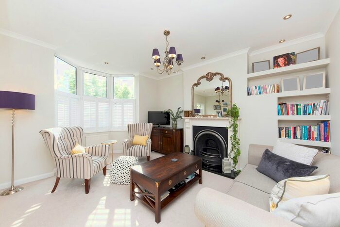 2 Bedroom Flat To Rent In Chatsworth Avenue, SW20