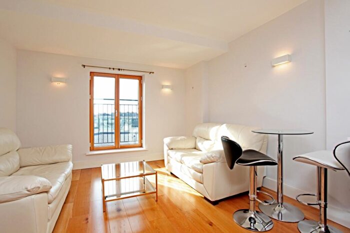 1 Bedroom Flat To Rent In Peascod Place Windsor, SL4