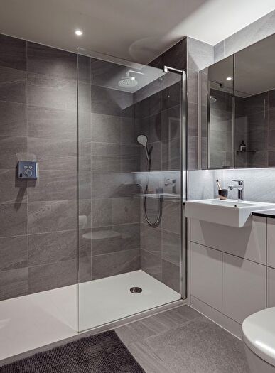 2 Bedroom Flat To Rent In Copperas Court, London, SE8