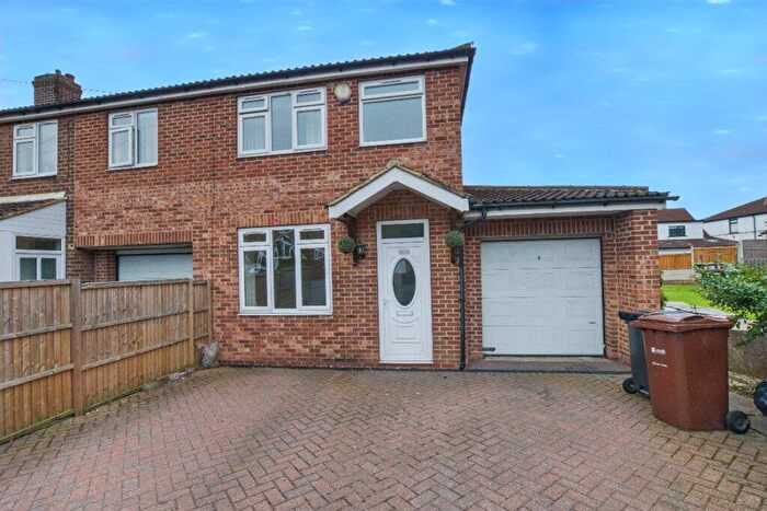 3 Bedroom End Of Terrace House For Sale In Blue Hill Crescent, Leeds, West Yorkshire, LS12