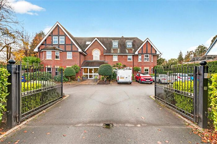 2 Bedroom Apartment For Sale In Murdoch Road, Wokingham, Berkshire, RG40