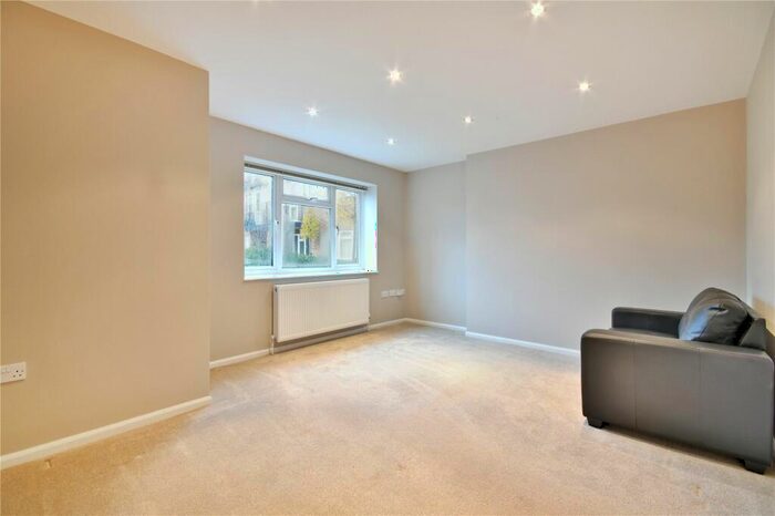 2 Bedroom Flat To Rent In Vines Avenue, Finchley, N3