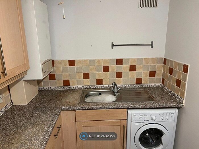 2 Bedroom Flat To Rent In South Fort Street, Edinburgh, EH6