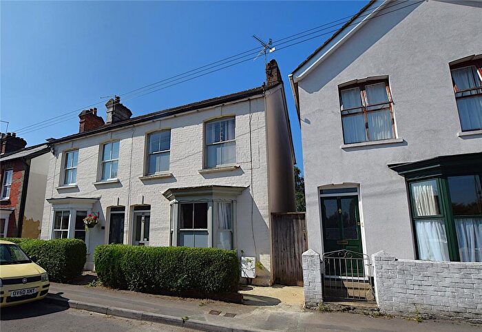 3 Bedroom Semi-Detached House For Sale In Park Close Road, Alton, Hampshire, GU34