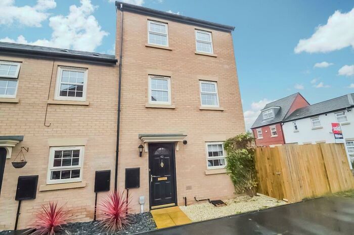 2 Bedroom Town House To Rent In Boothferry Park Halt, Hull, HU4