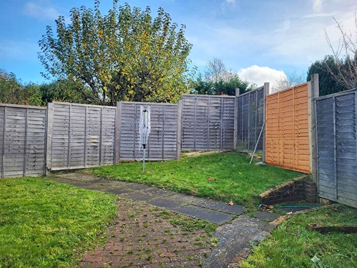 2 Bedroom Property To Rent In High Street, Dormansland, RH7