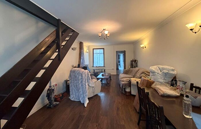 3 Bedroom Semi Detached House For Sale In Salisbury Avenue, Stanford-le-Hope, Essex, SS17