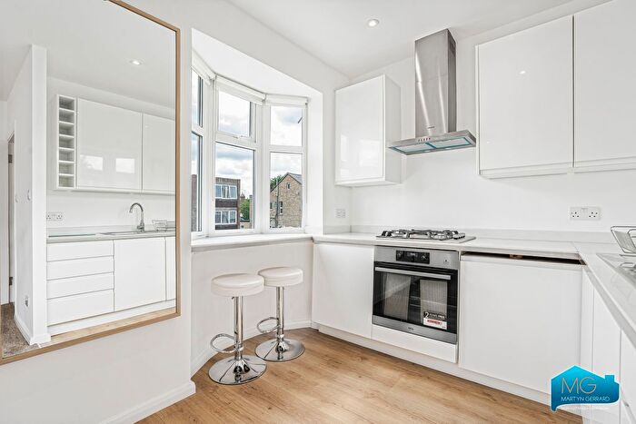 1 Bedroom Maisonette To Rent In Station Road, Finchley Central, London, N3