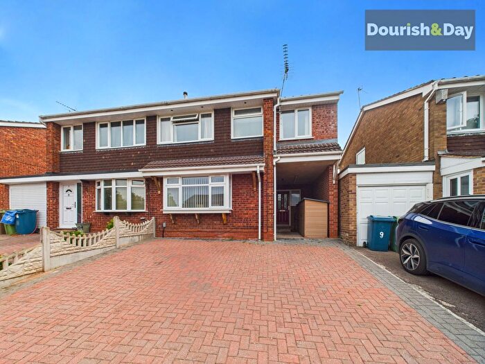 4 Bedroom Semi-detached House For Sale In Spinneyfields, Stafford, ST17