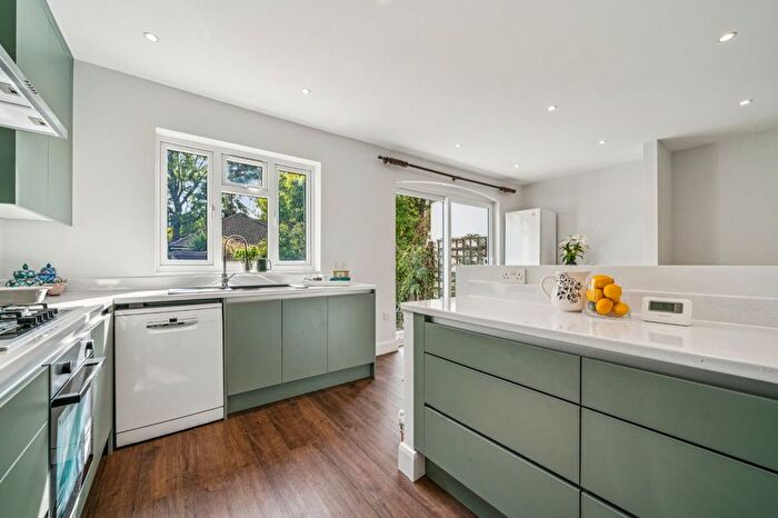 4 Bedroom Semi-Detached House To Rent In Eatonville Road, Balham, SW17