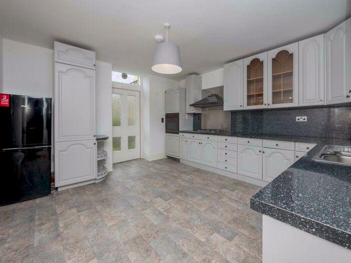 4 Bedroom Flat To Rent In Brunton Place, Hillside, EH7