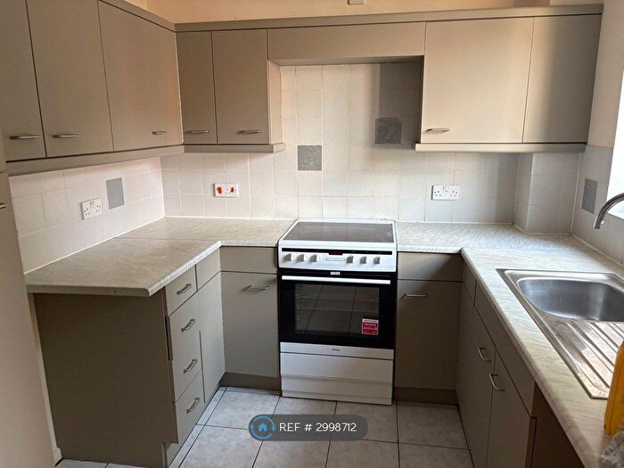 2 Bedroom Semi-Detached House To Rent In Brindlefields Way, West Midlands, DY4