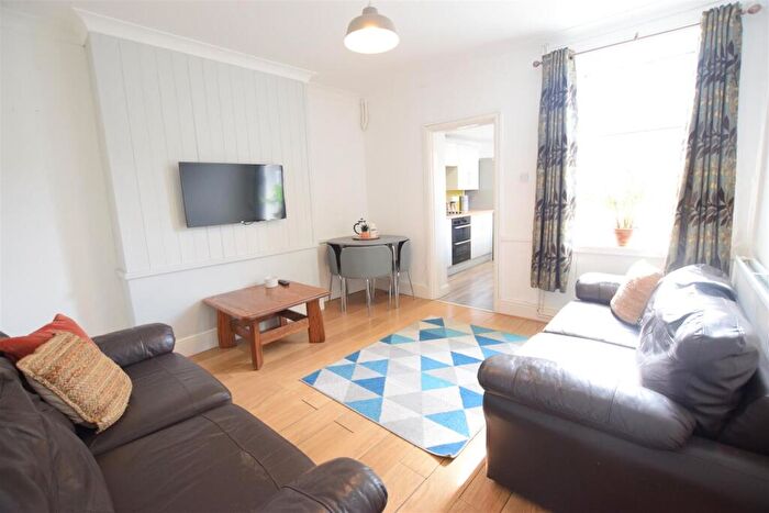 3 Bedroom Terraced House To Rent In Waldeck Street - Student House - /, LN1