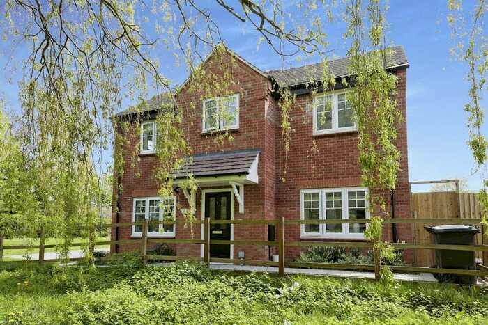 3 Bedroom Semi-Detached House For Sale In Astley Gardens, Hilton, Derby, DE65