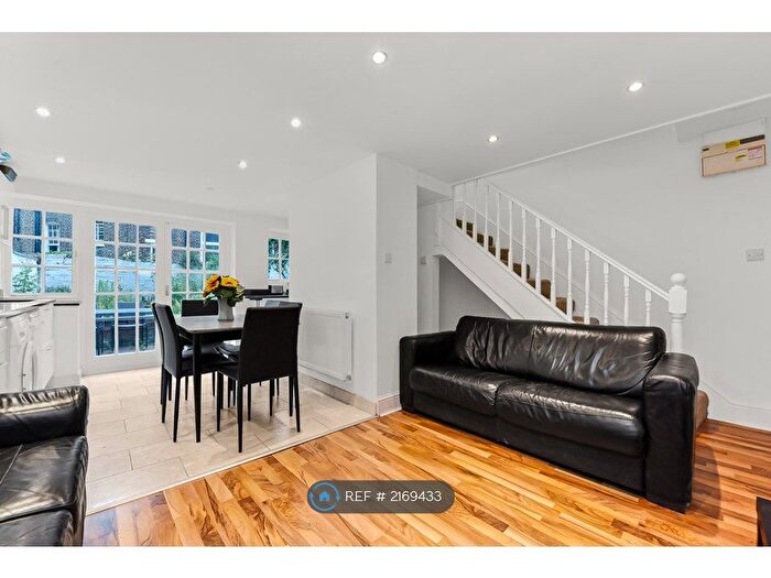 3 Bedroom Flat To Rent In Northdown Street, London, N1