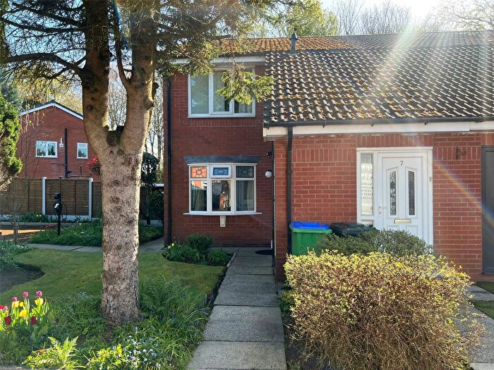 2 Bedroom Flat For Sale In Armitage Close, Middleton, Manchester, M24