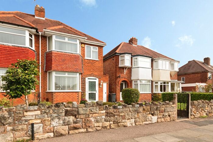 3 Bedroom Semi Detached House For Sale In The Vineries, Birmingham, B27