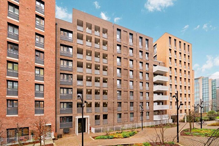 2 Bedroom Flat For Sale In Lakeside Drive, Acton, NW10