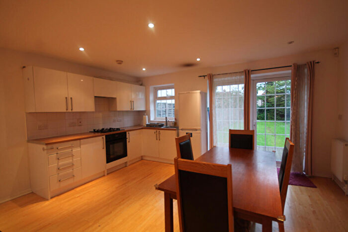 5 Bedroom Semi-Detached House To Rent In Kenilworth Avenue, Romford, RM3