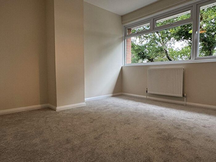 3 Bedroom Semi-Detached House For Sale In Courtenay Close, Northport, Wareham, BH20 - Photo 8