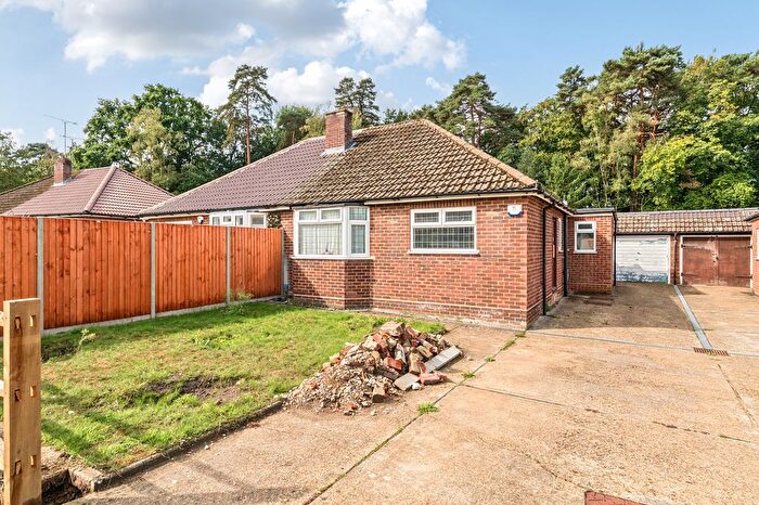 2 Bedroom Semi-detached Bungalow For Sale In Greenways, Fleet, GU52