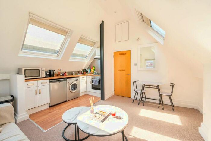 1 Bedroom Flat To Rent In Hildreth Street, Balham, London, SW12