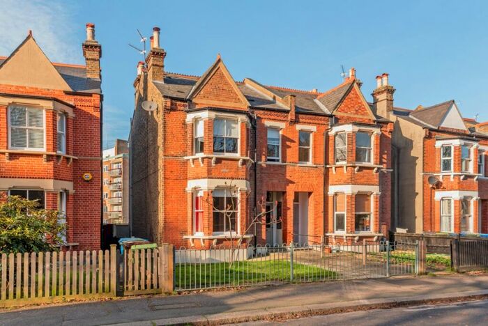 2 Bedroom Flat To Rent In Upland Road London, SE22