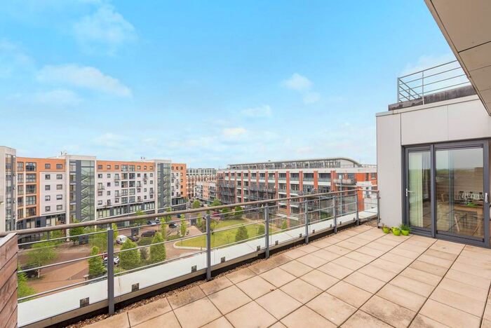 2 Bedroom Flat To Rent In Larden Road, Acton, London, W3