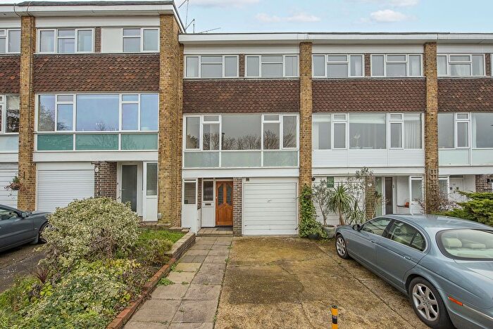 3 Bedroom Terraced House To Rent In Ringwood Gardens, London, SW15