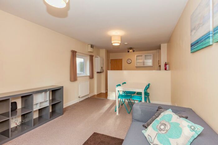 2 Bedroom Flat To Rent In Collinwood Close, Risinghurst, OX3