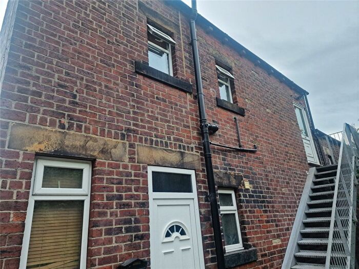 1 Bedroom Flat To Rent In Middle Road, Earlsheaton, Dewsbury, West Yorkshire, WF12