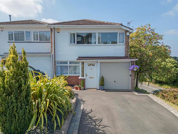 3 Bedroom End Of Terrace House For Sale In Doctors Hill, Stourbridge, DY9